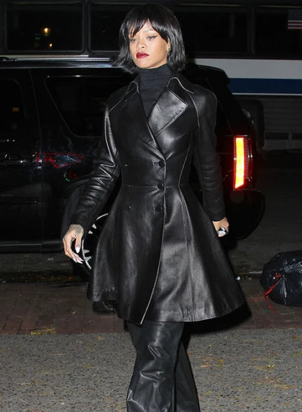 Rihanna Trenchcoat aus Leder